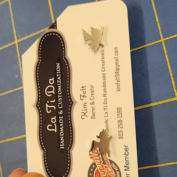 Flying Pig Piggy Silver Tone Earrings - Picture 1 of 2